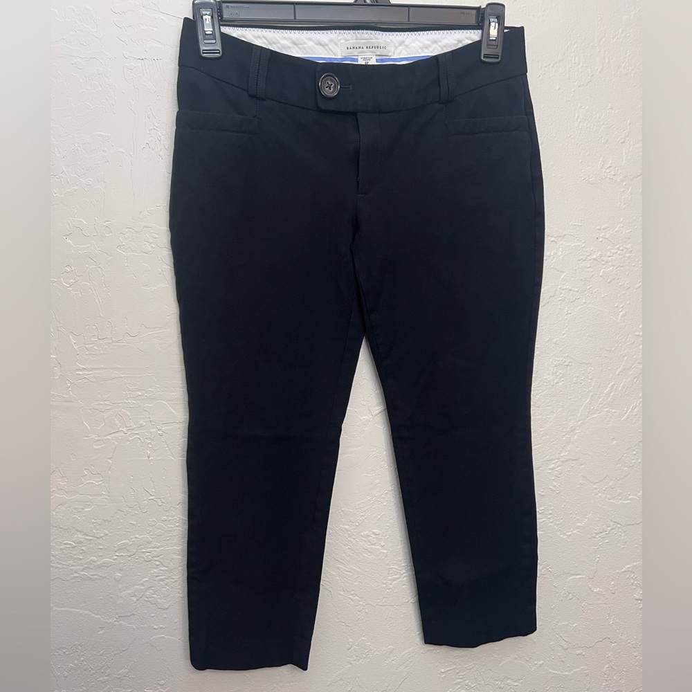 BANANA REPUBLIC BLACK CAPRIS SIZE 6P